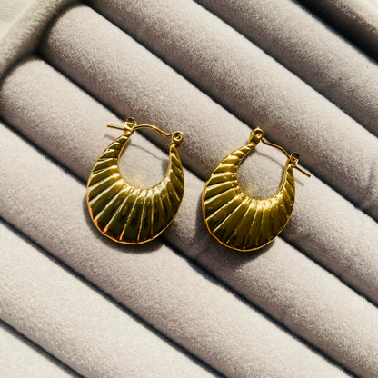 Styled Crown Round Hoops
