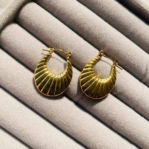 Styled Crown Round Hoops