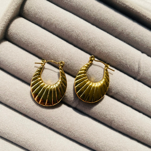 Styled Crown Round Hoops